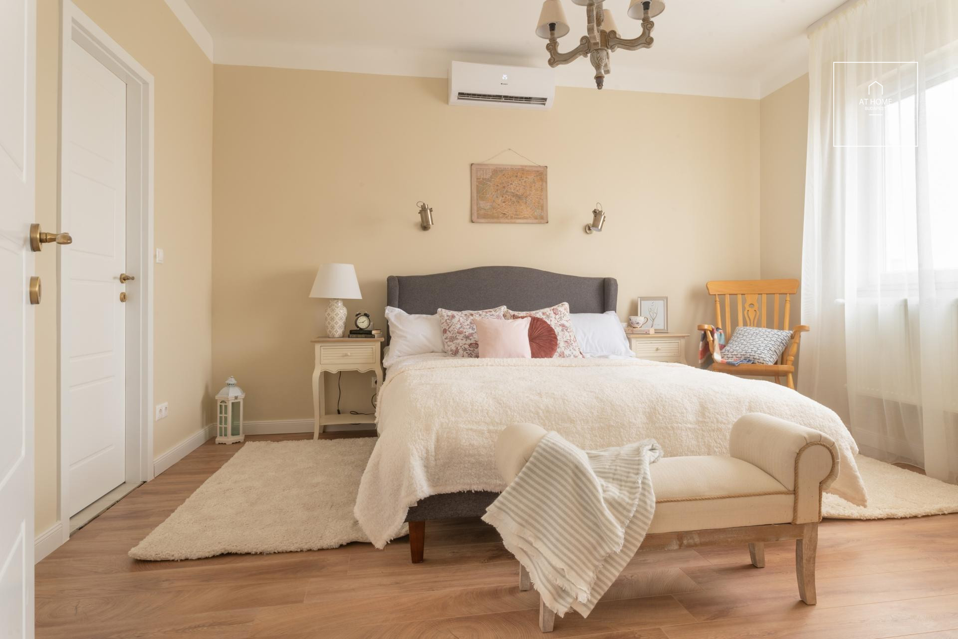 Bright, renovated apartment on Pozsonyi út in Budapest