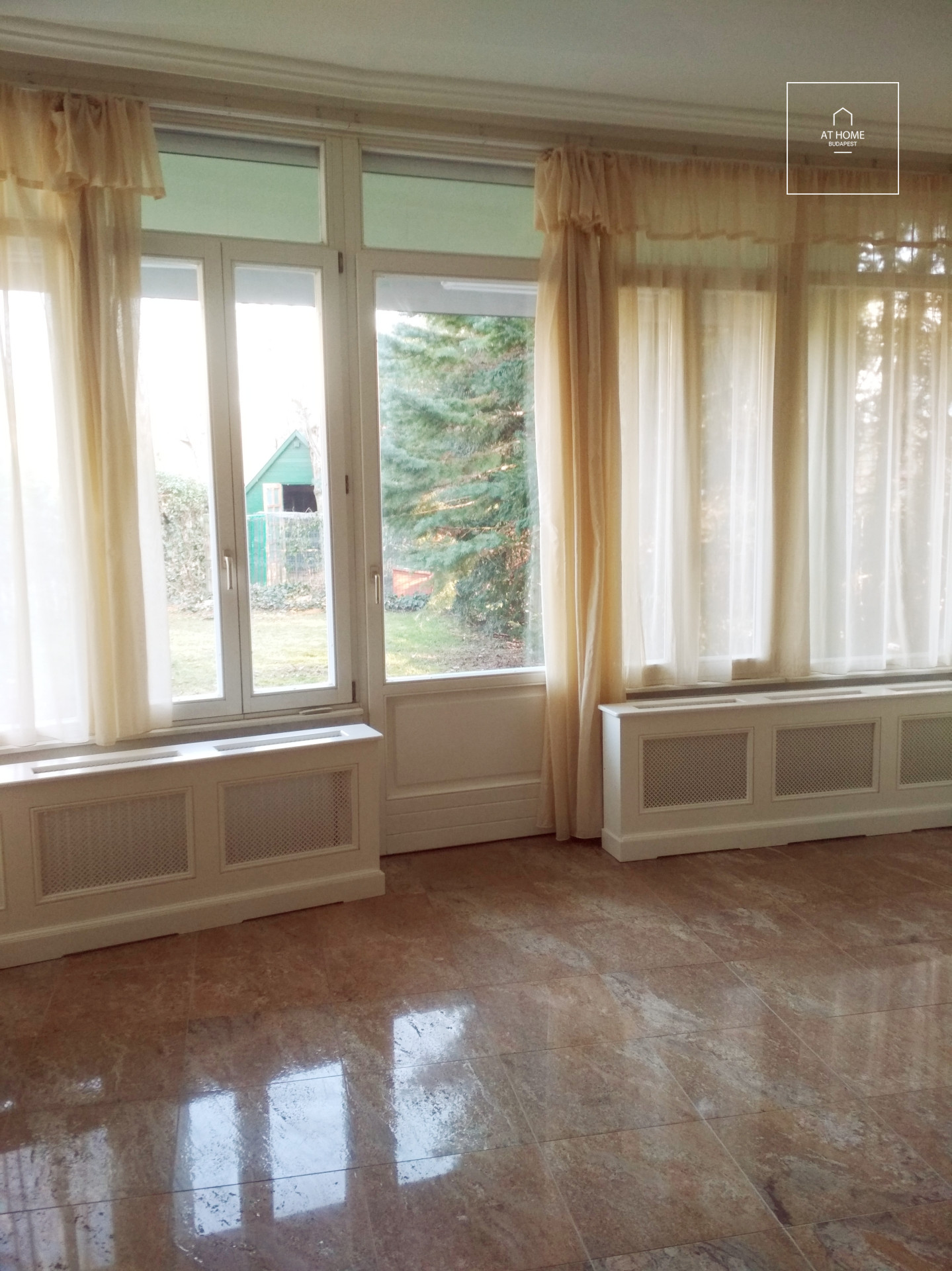 Refurbished detached house for rent in Budapest II. district
