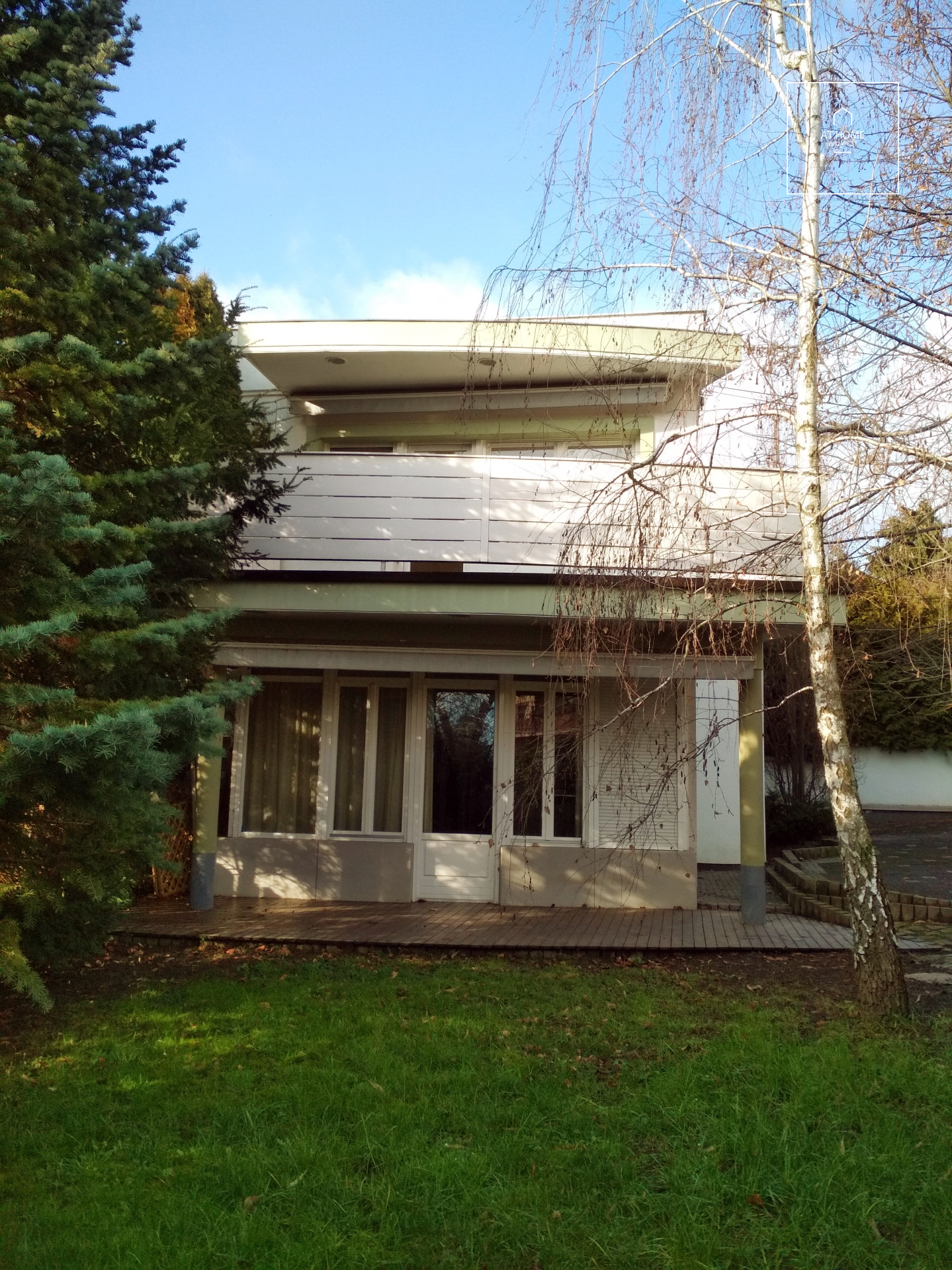 Refurbished detached house for rent in Budapest II. district