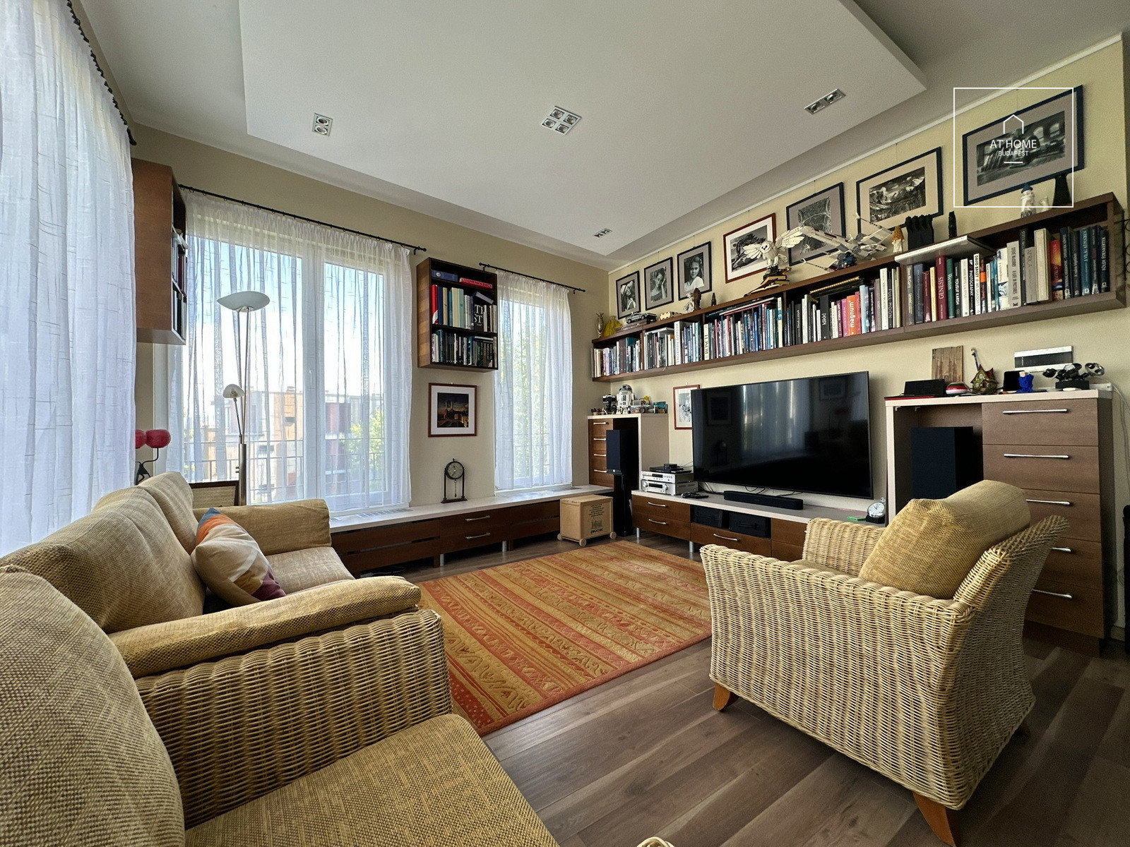 Three-bedroom Apartment with Terrace for Rent on Sasad, District XI