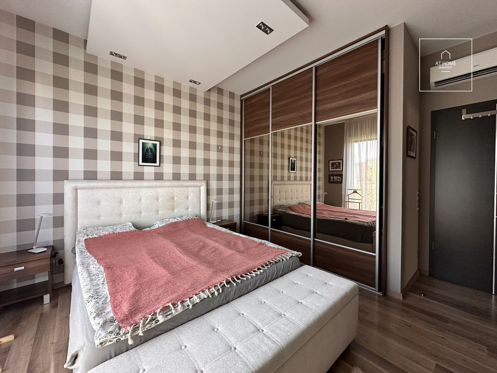 Three-bedroom Apartment with Terrace for Rent on Sasad, District XI