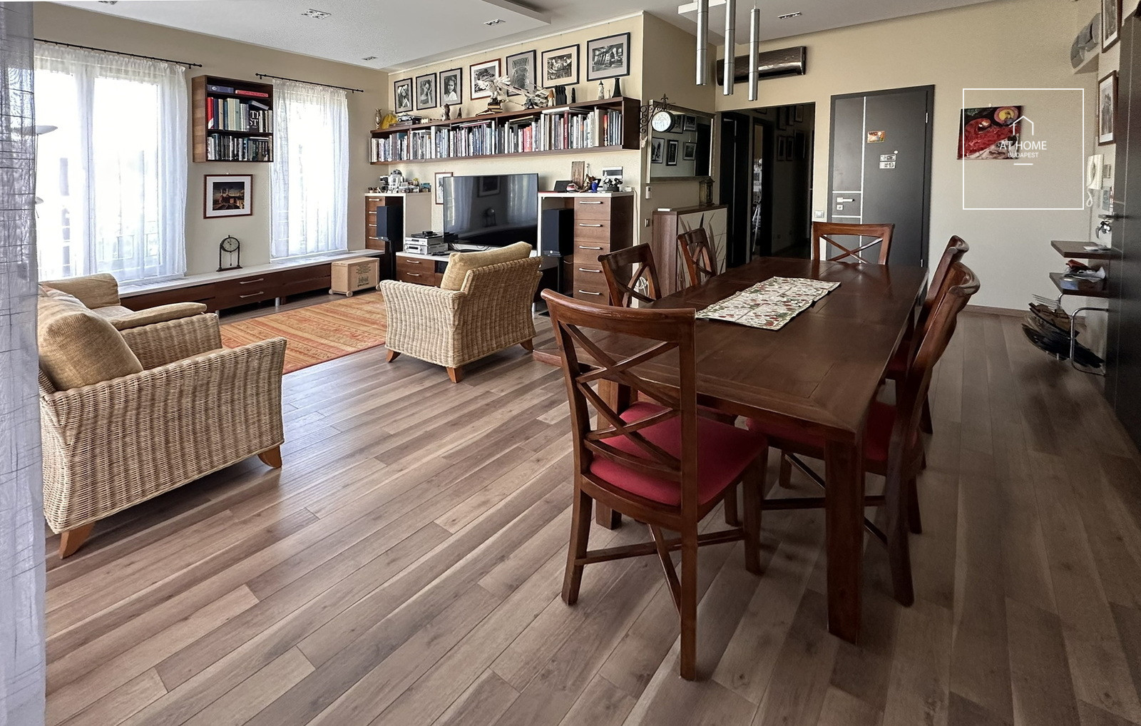 Three-bedroom Apartment with Terrace for Rent on Sasad, District XI