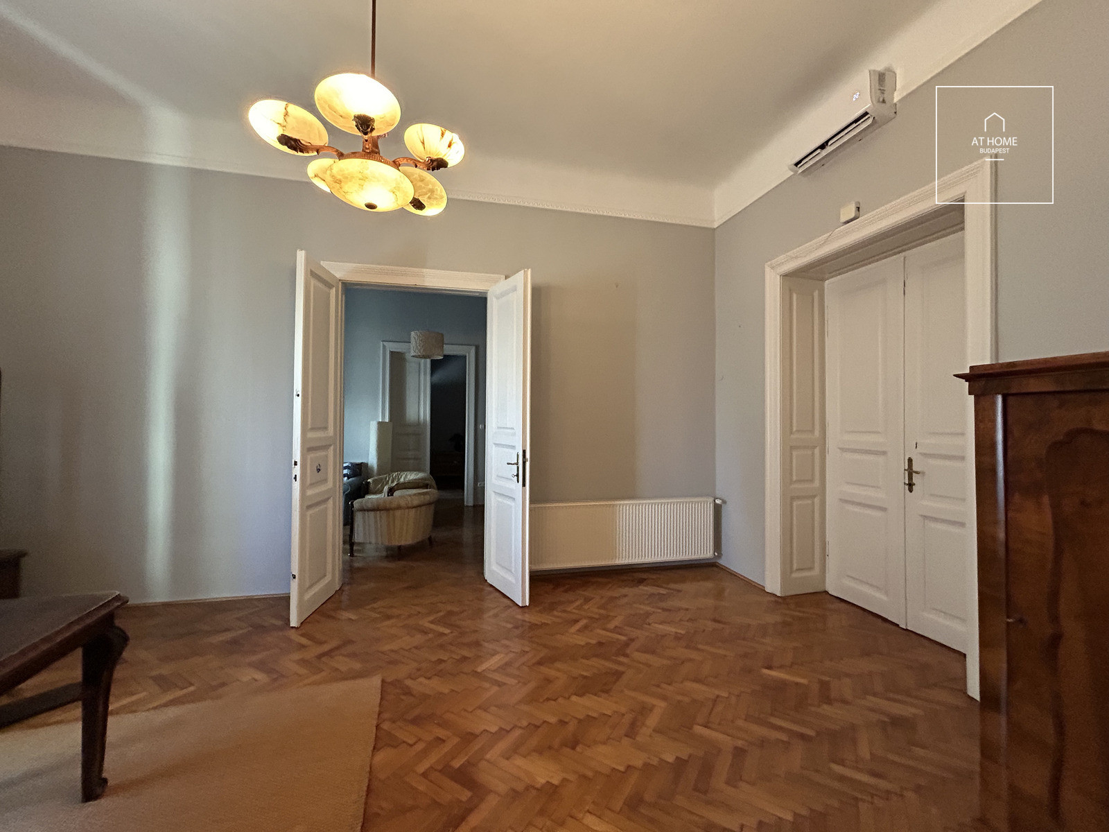 Sunny Three-bedroom Downtown Apartment for Rent in District V