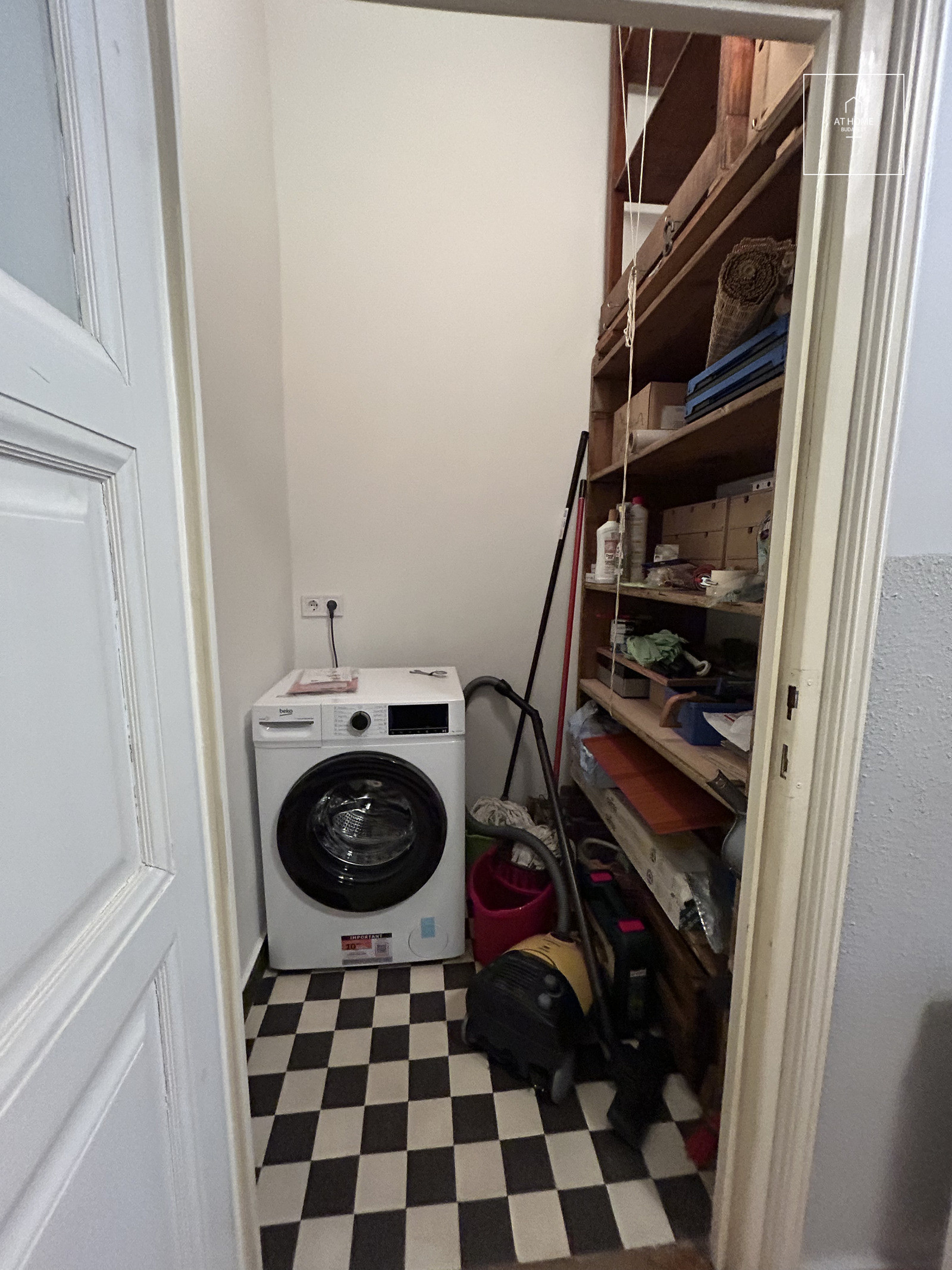 Sunny Three-bedroom Downtown Apartment for Rent in District V