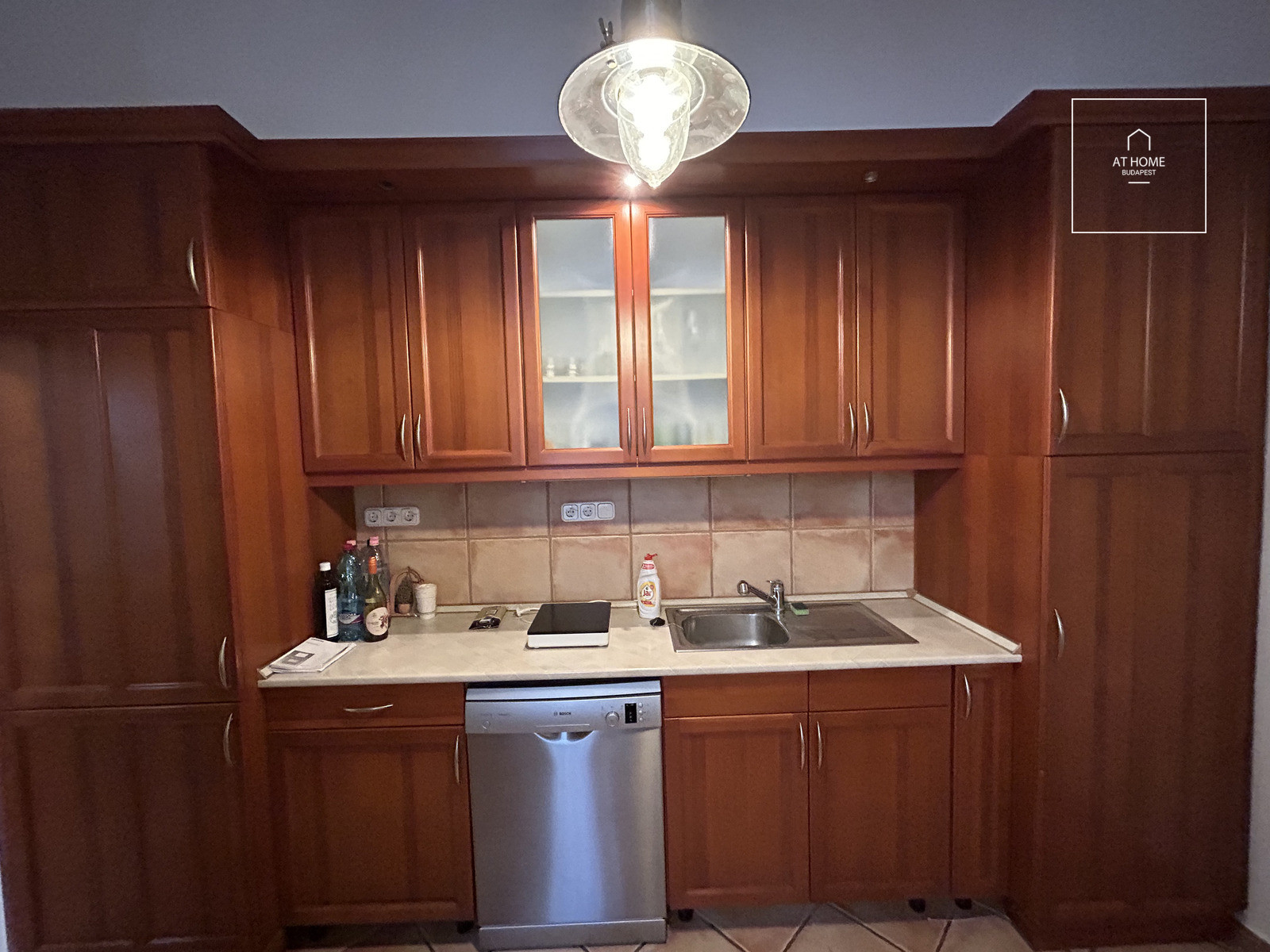 Sunny Three-bedroom Downtown Apartment for Rent in District V