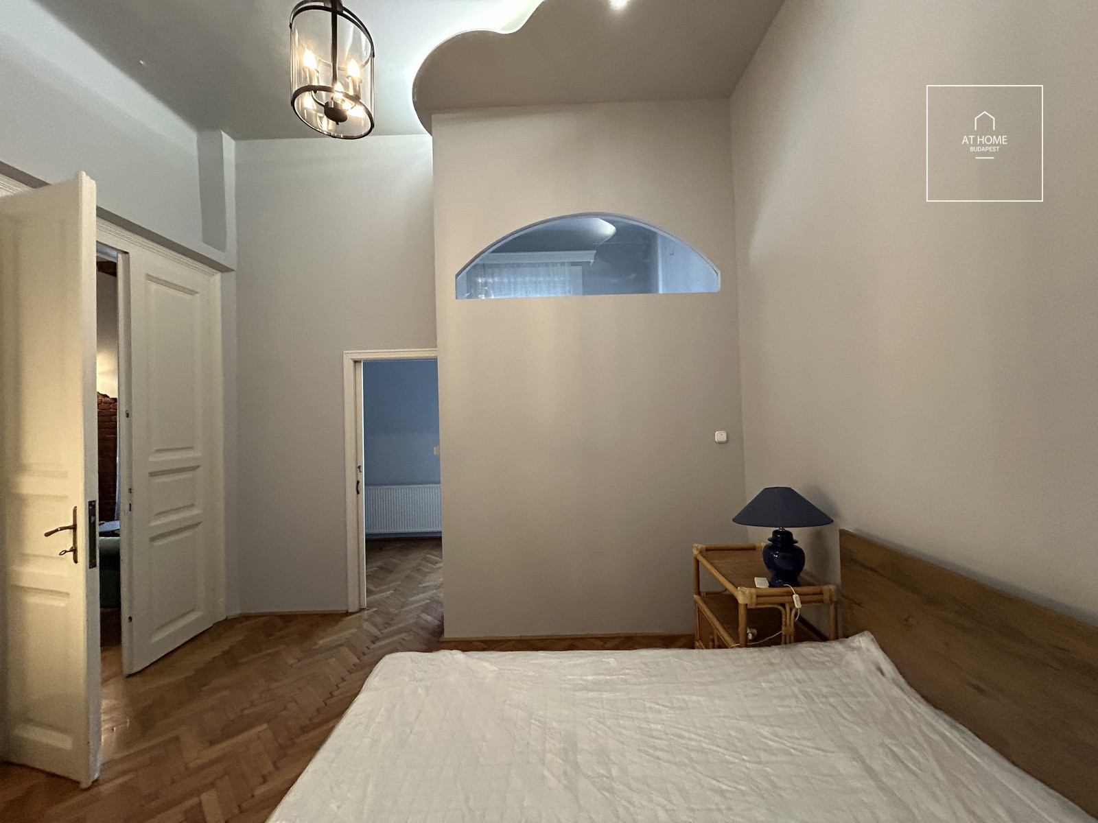 Sunny Three-bedroom Downtown Apartment for Rent in District V