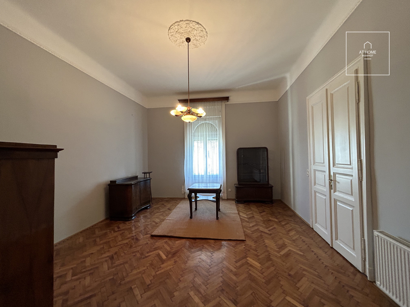 Sunny Three-bedroom Downtown Apartment for Rent in District V