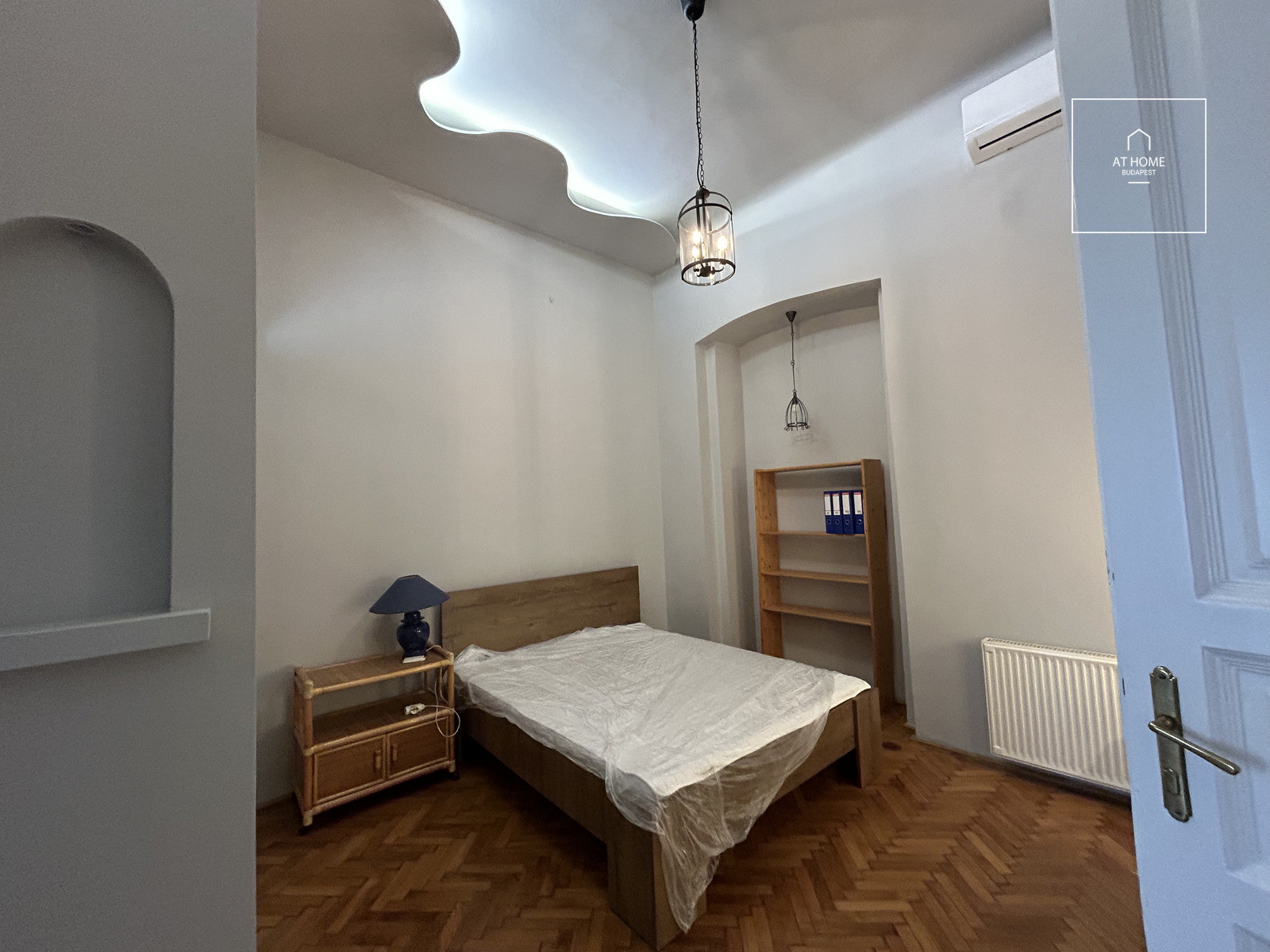 Sunny Three-bedroom Downtown Apartment for Rent in District V