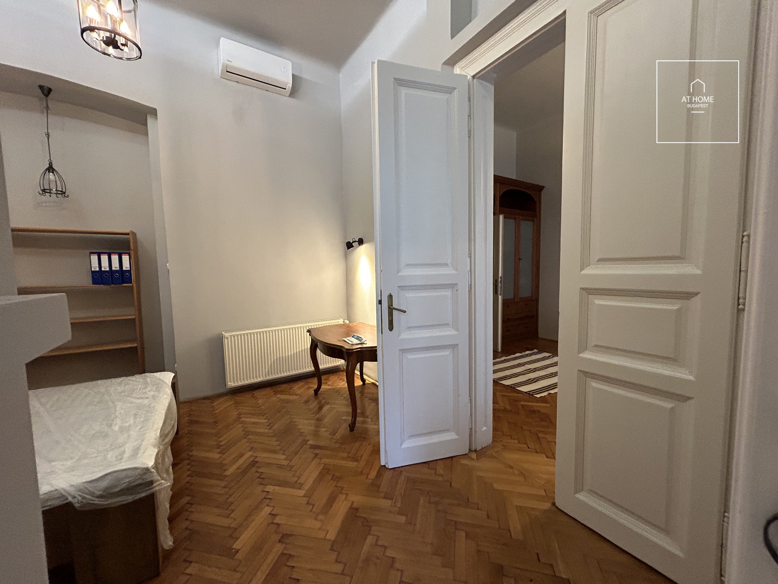 Sunny Three-bedroom Downtown Apartment for Rent in District V