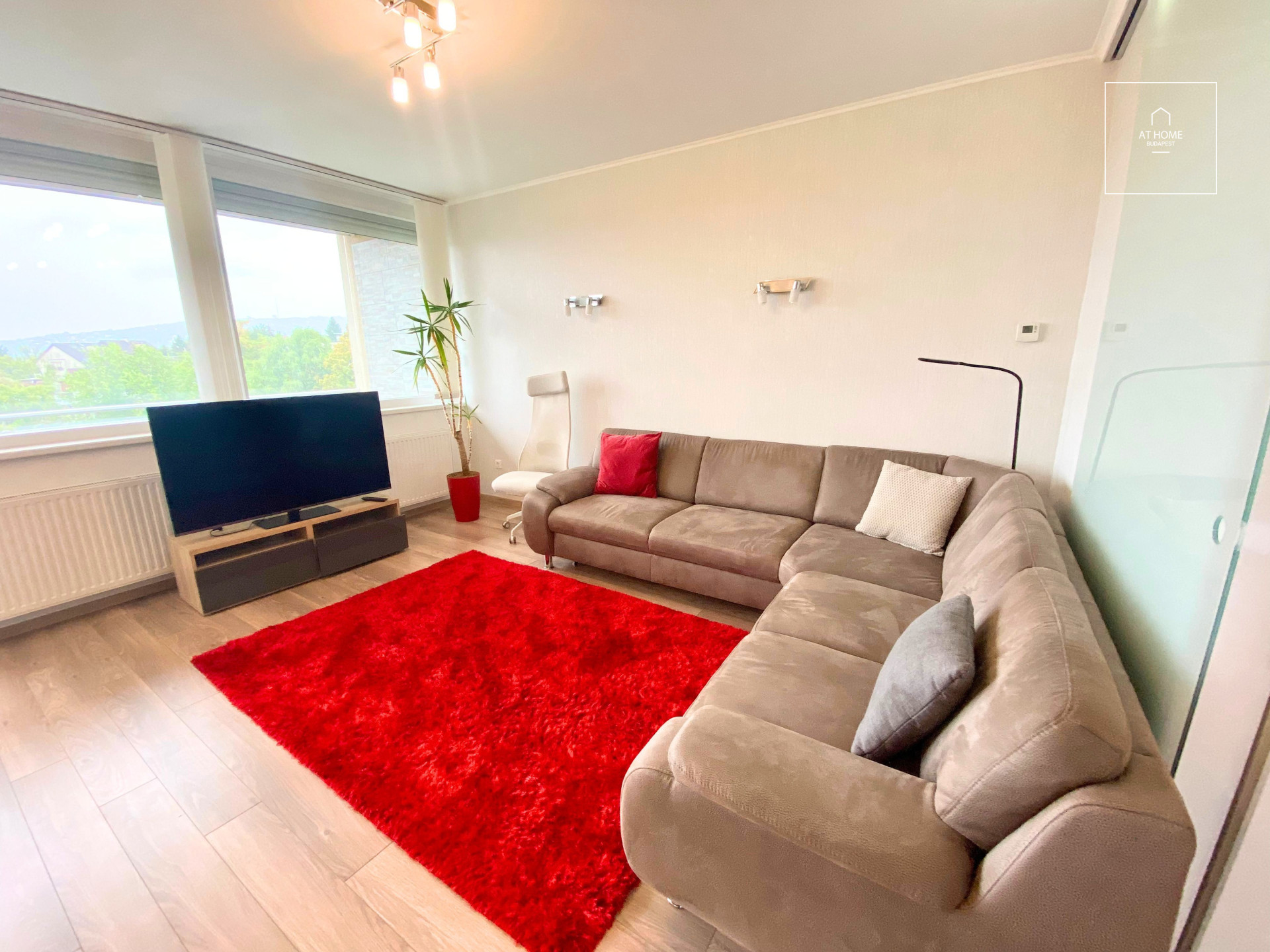 Panoramic Apartment with Terrace and Private Parking in Budapest District II