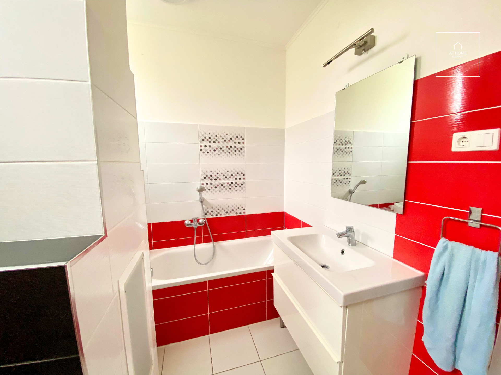 Panoramic Apartment with Terrace and Private Parking in Budapest District II