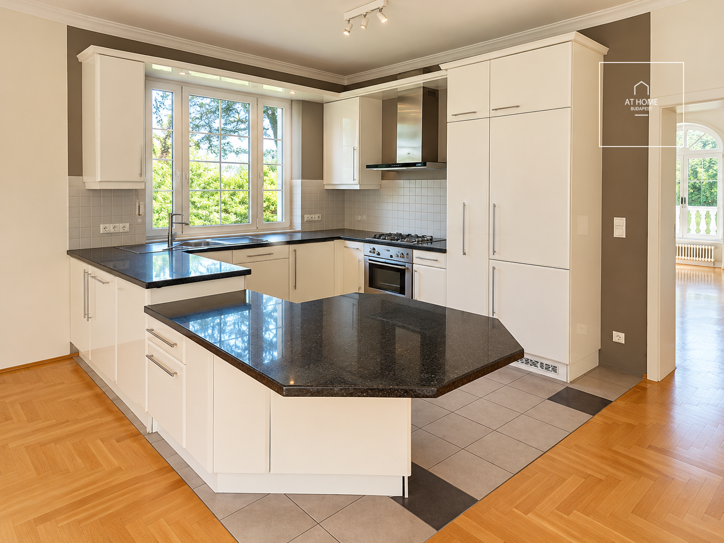 Elegant 1st floor Villa apartment for Sale in Svábhegy, District XII