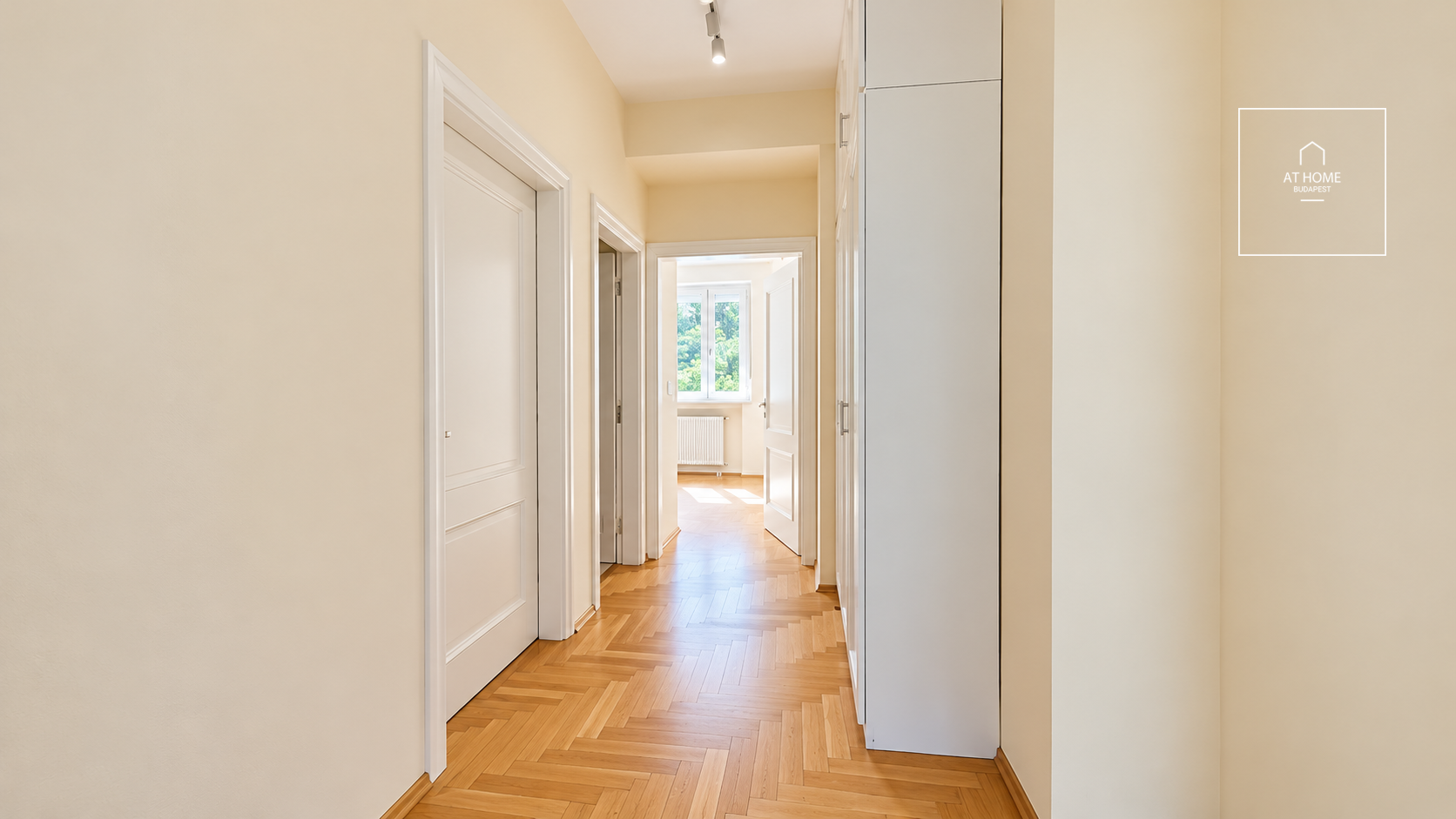 Elegáns 1.emeleti villa lakás eladó Svábhegyen, a XII. kerületben
