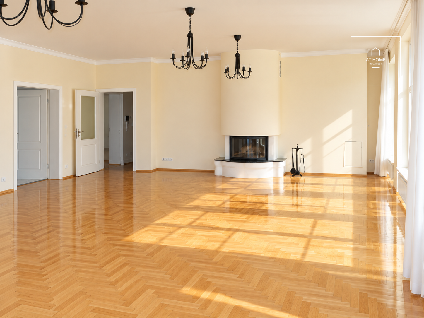 Elegant groundfloor apartment for Sale in Svábhegy, District XII with private garden connection