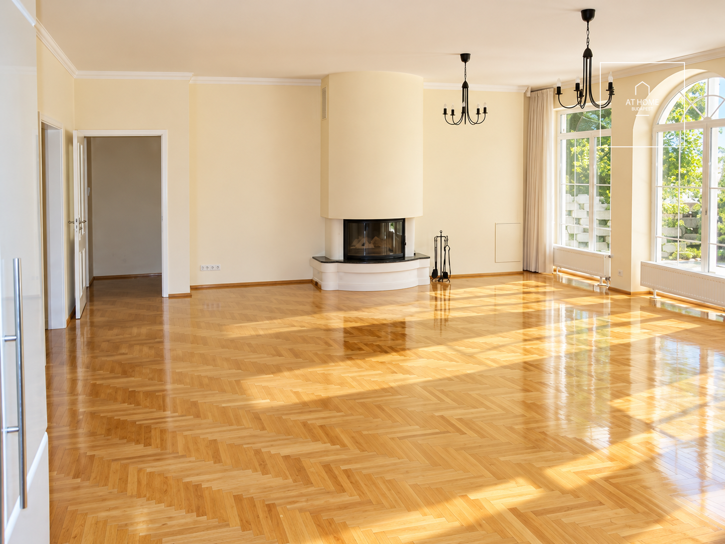 Elegant groundfloor apartment for Sale in Svábhegy, District XII with private garden connection