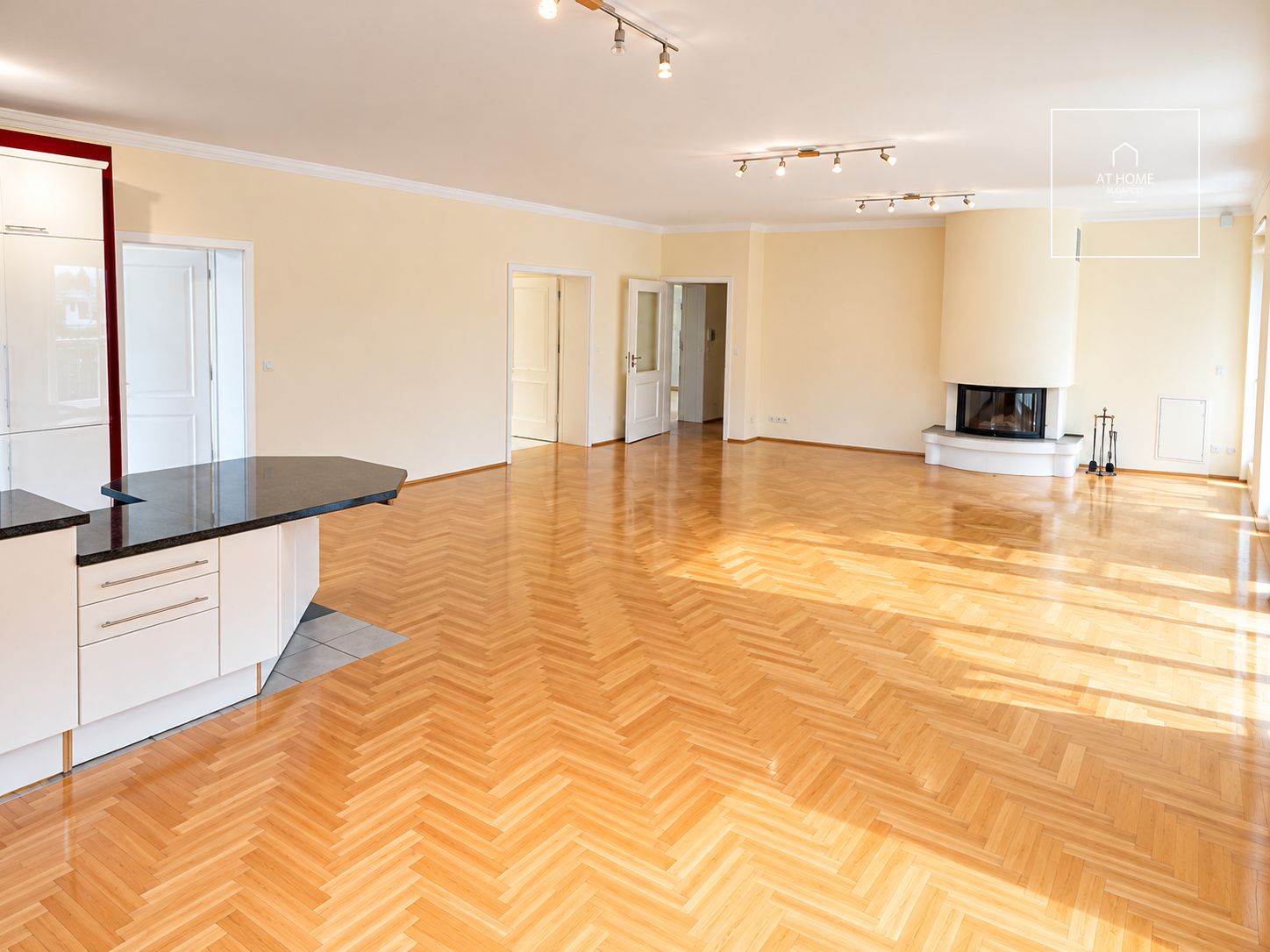 Elegant groundfloor apartment for Sale in Svábhegy, District XII with private garden connection