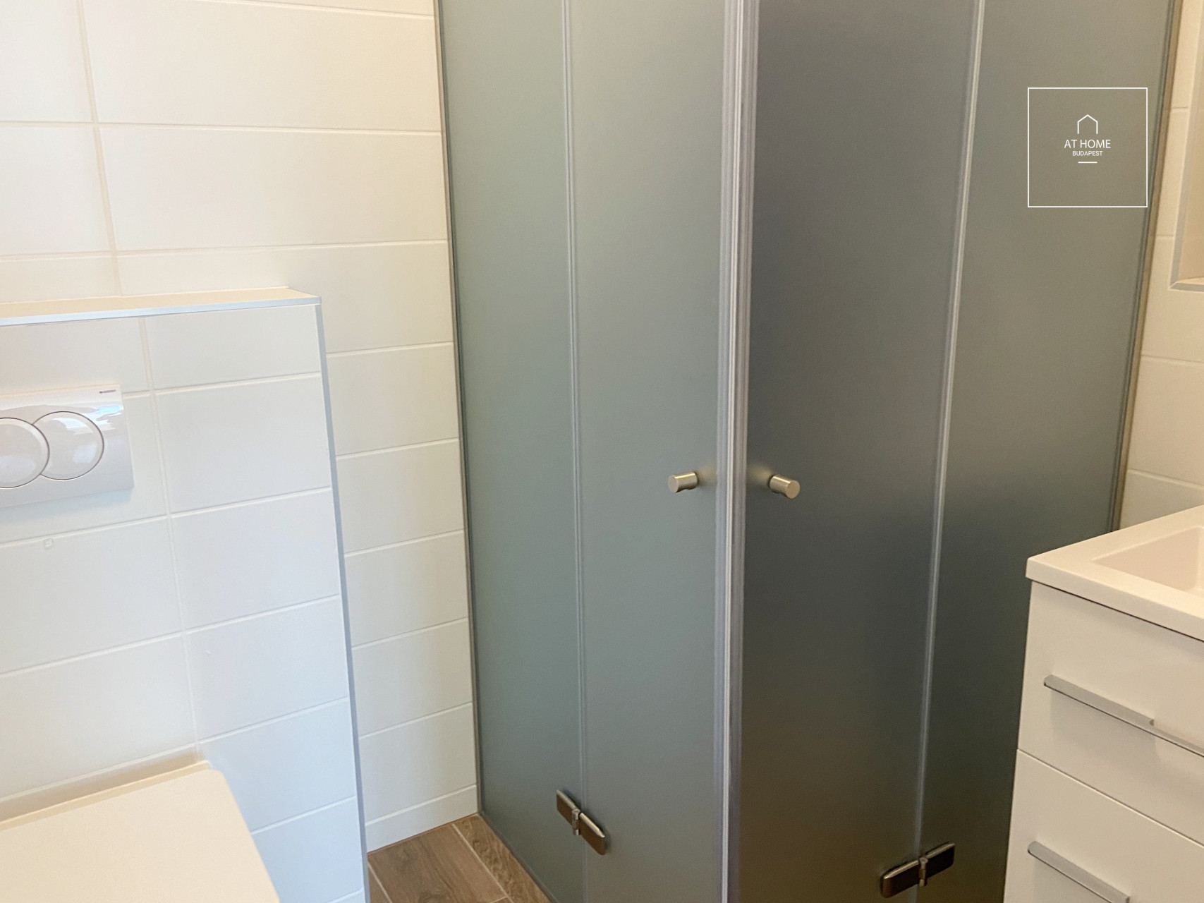 Three-bedroom exclusive penthouse apartment for rent in Budapest, District XIII, Marina Part