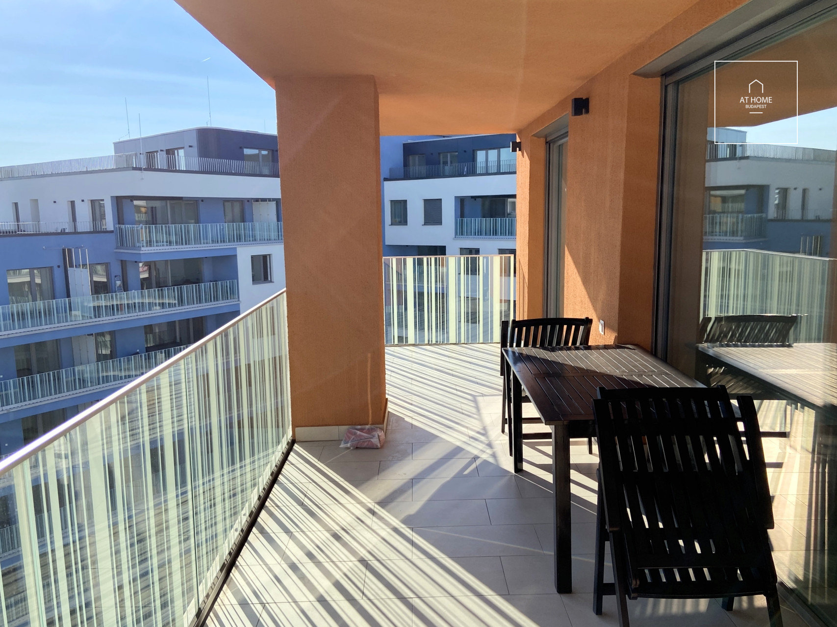 Three-bedroom exclusive penthouse apartment for rent in Budapest, District XIII, Marina Part