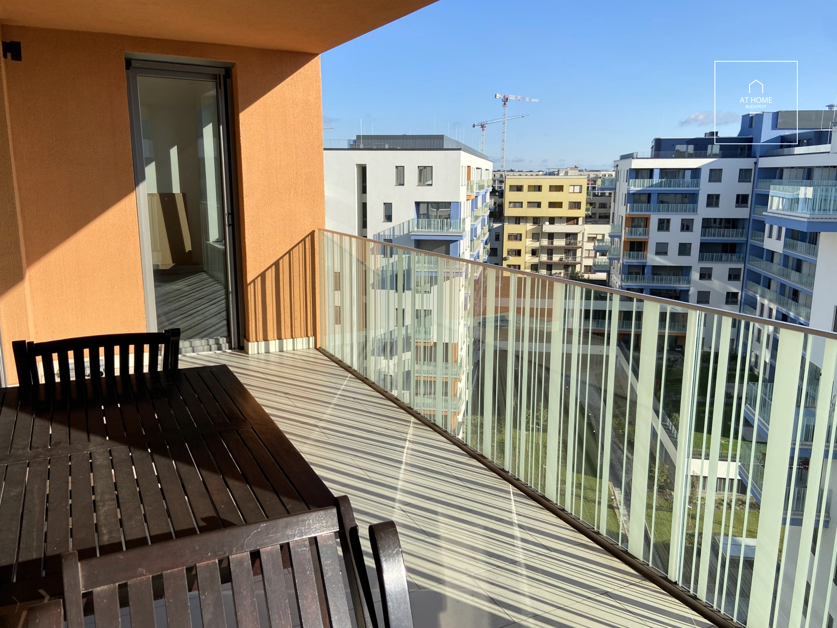 Three-bedroom exclusive penthouse apartment for rent in Budapest, District XIII, Marina Part