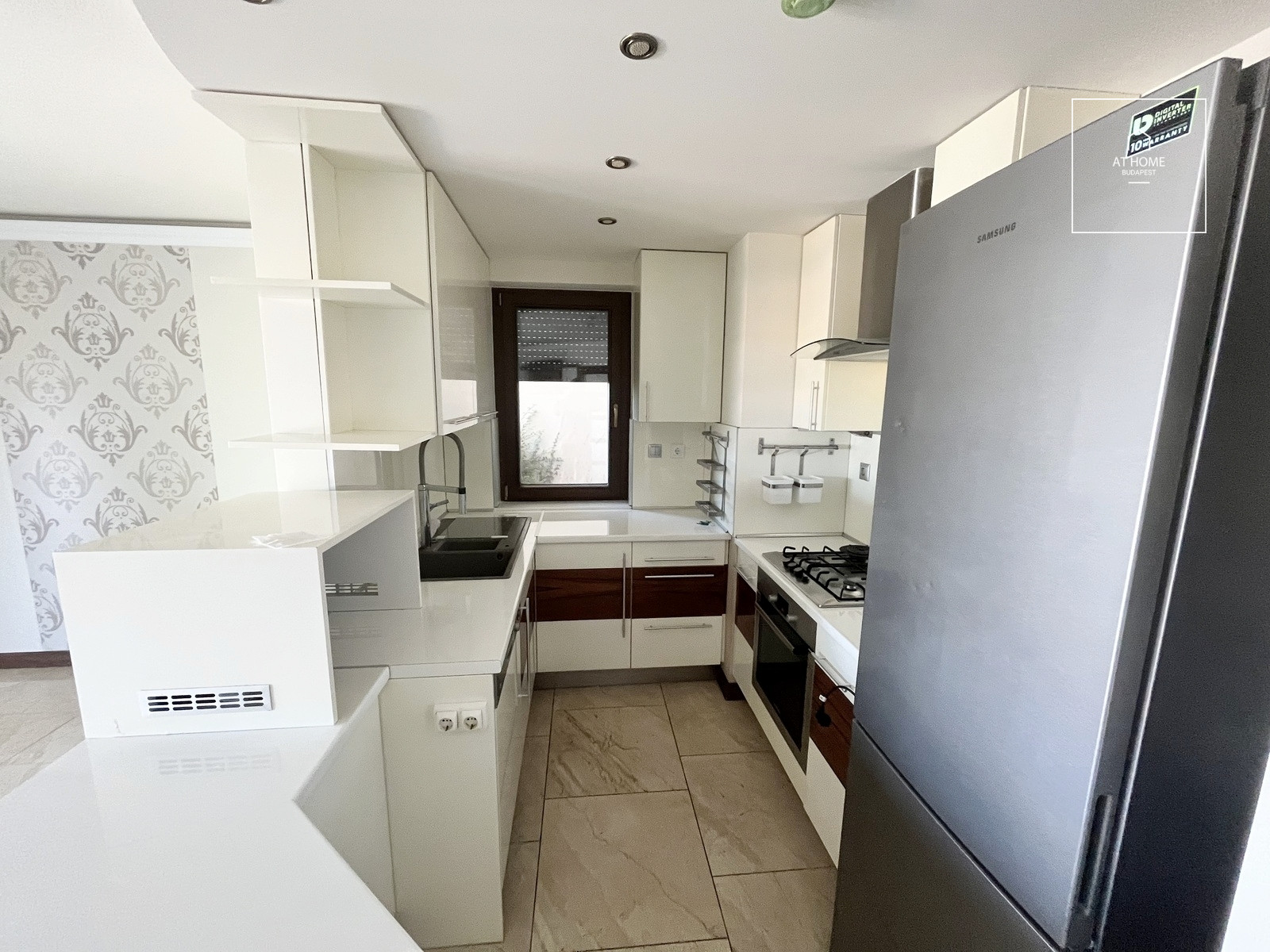 Ground-Floor Apartment with Large Terrace for Rent on Látó-hegy