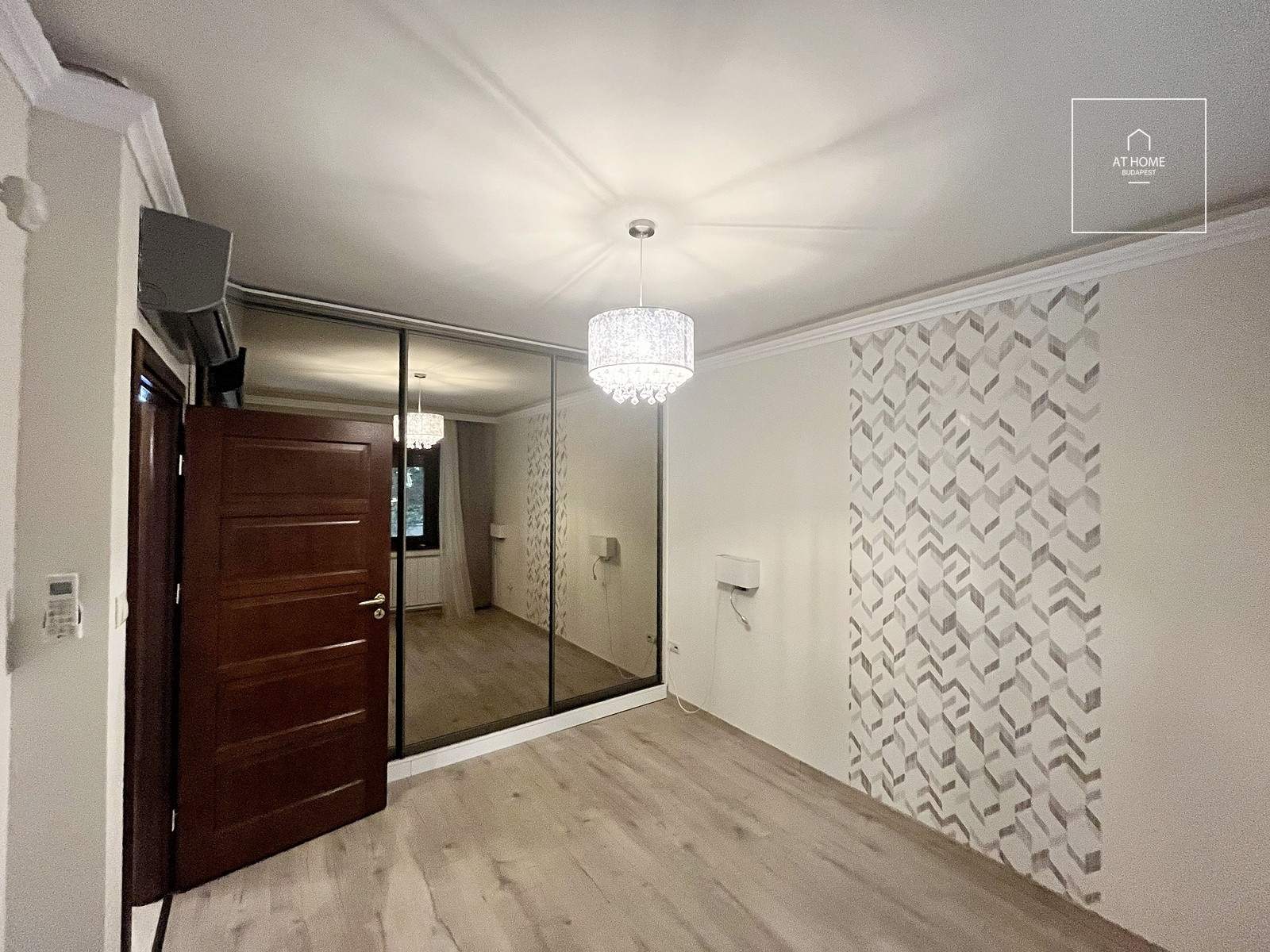 Ground-Floor Apartment with Large Terrace for Rent on Látó-hegy