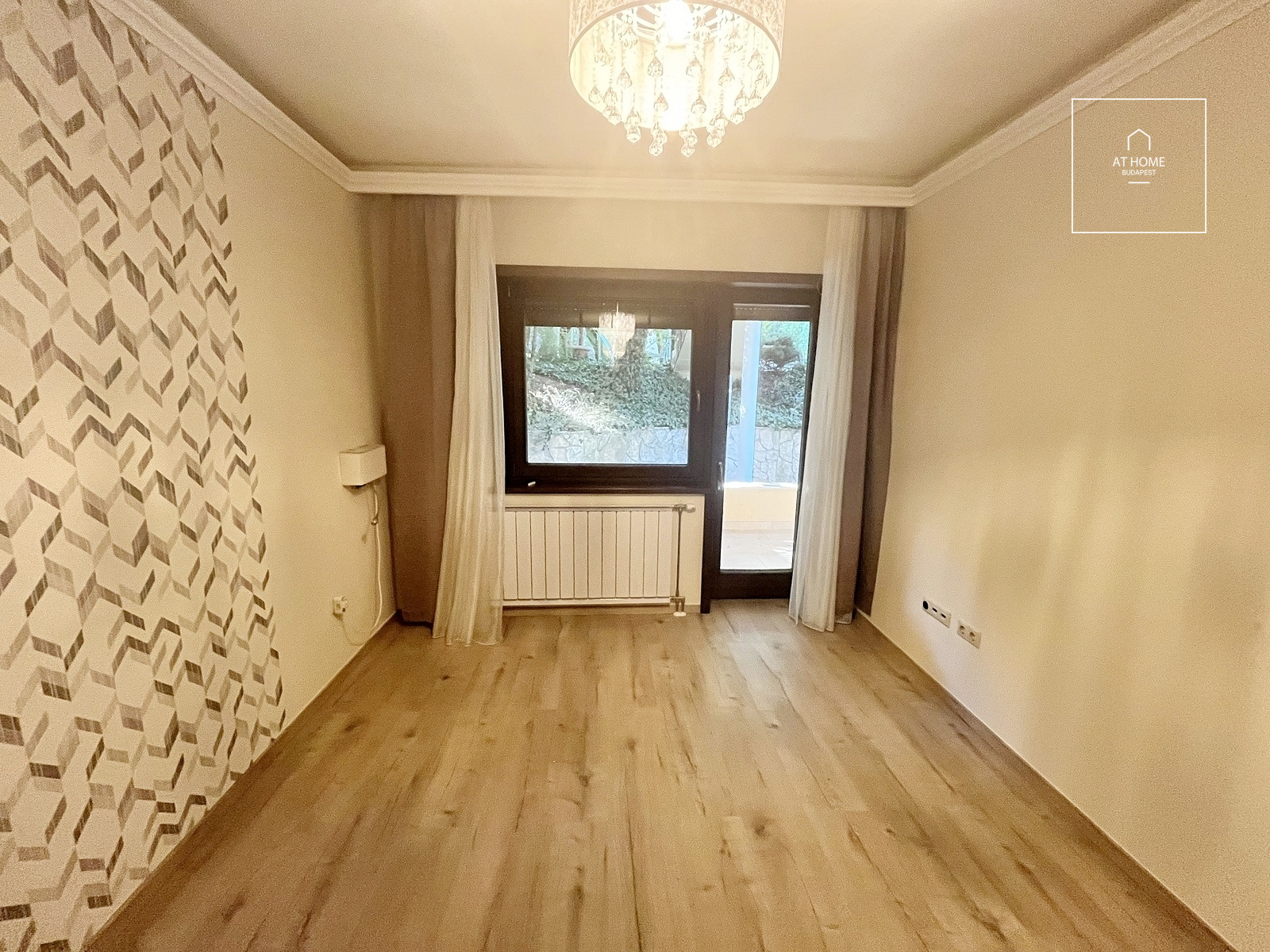 Ground-Floor Apartment with Large Terrace for Rent on Látó-hegy