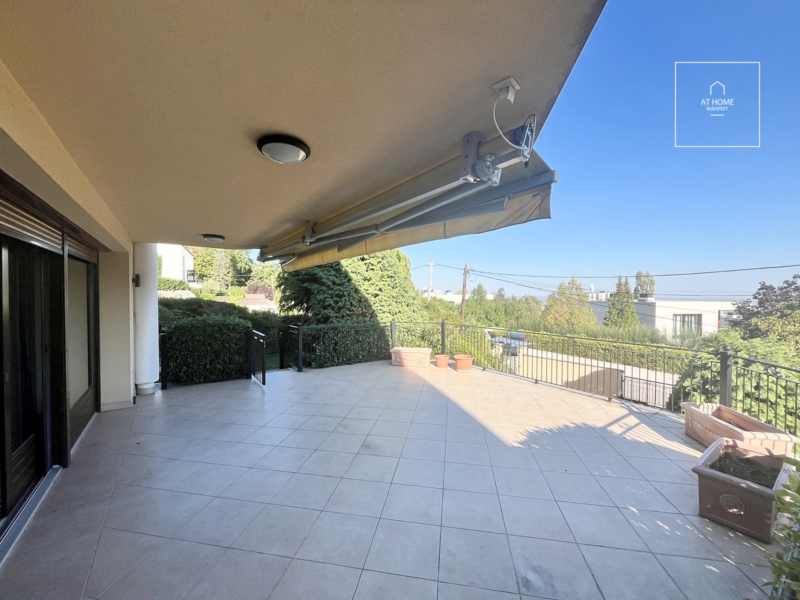 Ground-Floor Apartment with Large Terrace for Rent on Látó-hegy