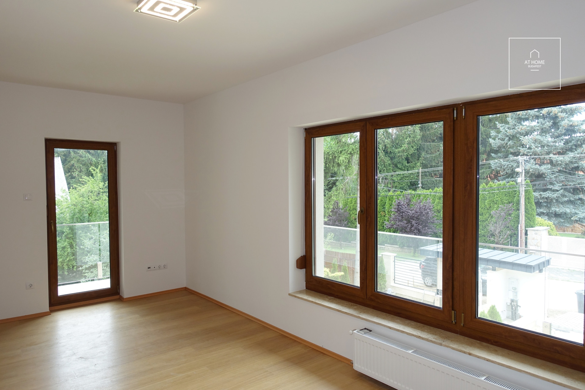 Modern 5-bedroom family house with a well-maintained garden for rent in Budapest’s II/A district