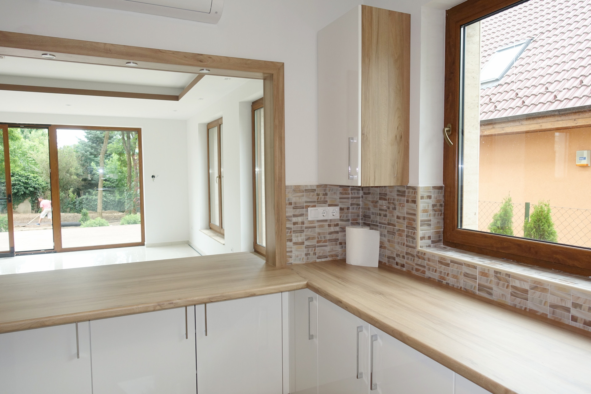 Modern 5-bedroom family house with a well-maintained garden for rent in Budapest’s II/A district