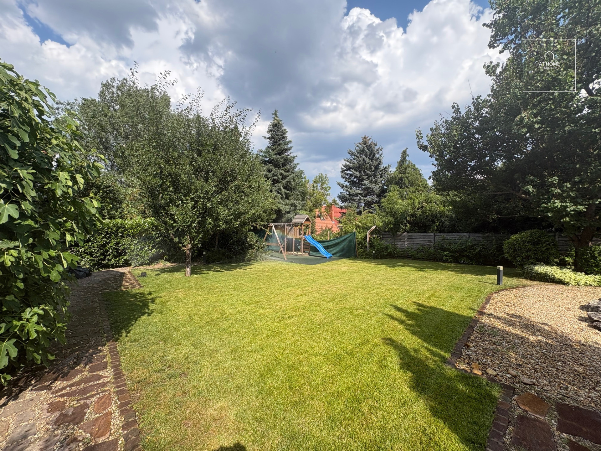 Refurbished premium detached family house Budapest 3rd district, Testvérhegy
