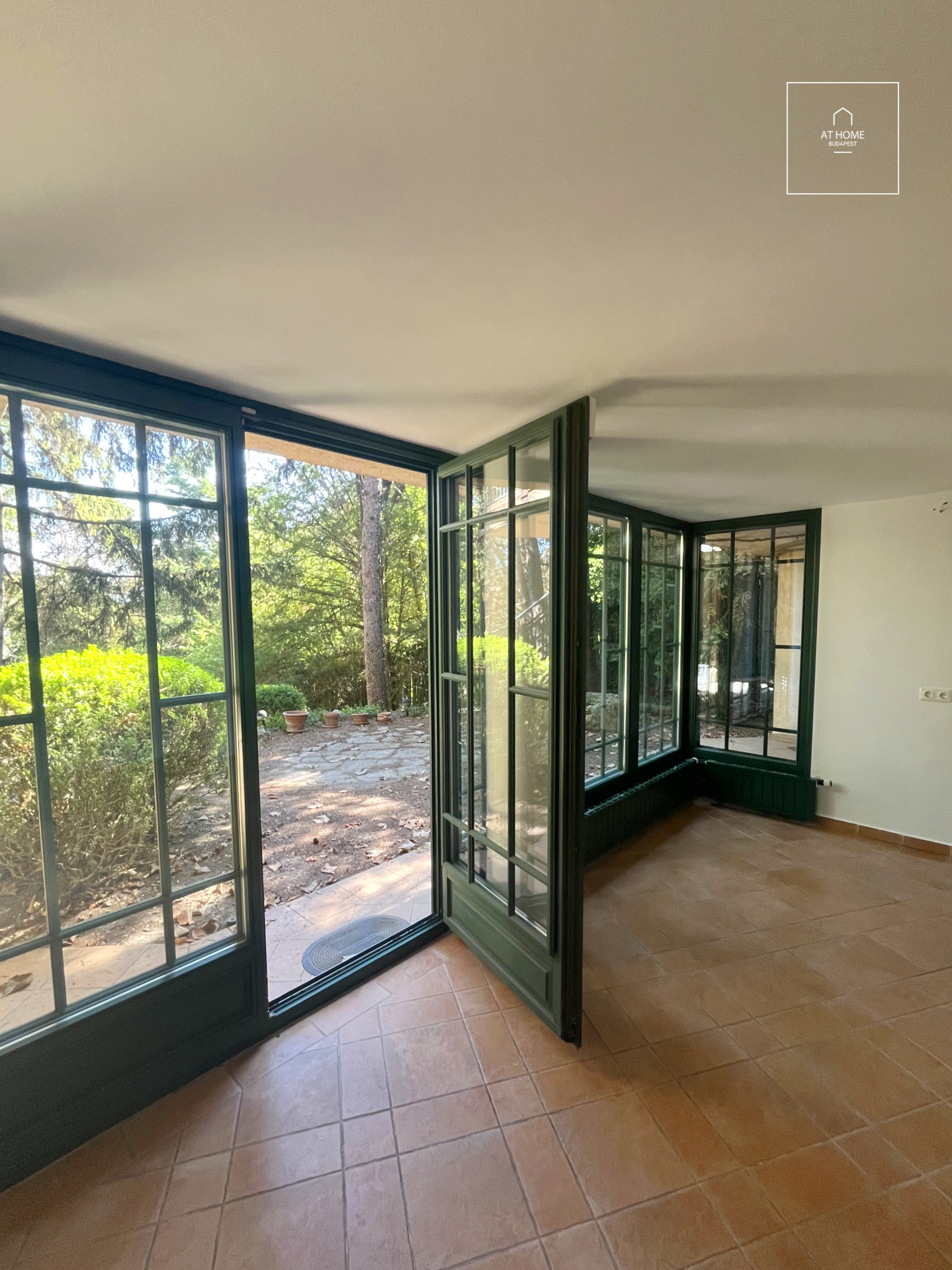 Unique Bauhaus Villa for Sale in Sas-hegy, District XI, Budapest