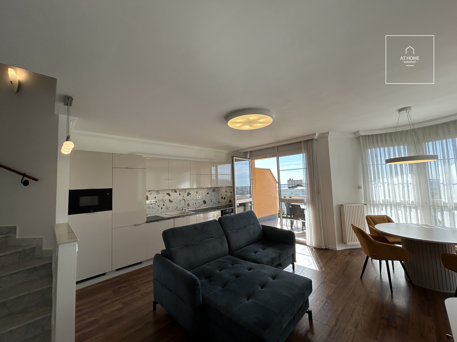 SPACIOUS 3-BEDROOM APARTMENT WITH A 45 SQM TERRACE IN PÁLVÖLGY