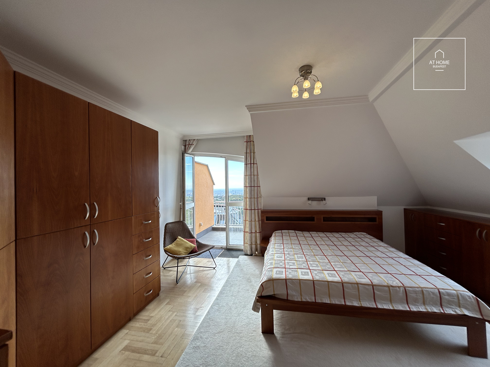 SPACIOUS 3-BEDROOM APARTMENT WITH A 45 SQM TERRACE IN PÁLVÖLGY