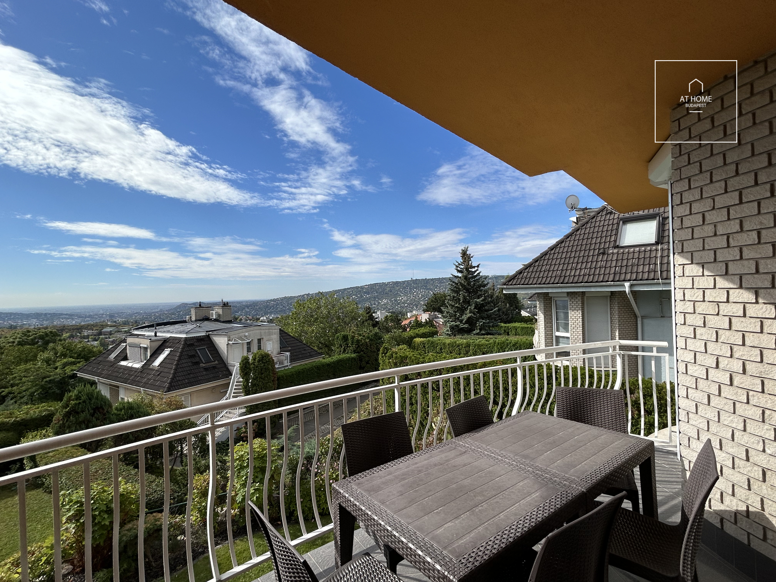 SPACIOUS 3-BEDROOM APARTMENT WITH A 45 SQM TERRACE IN PÁLVÖLGY