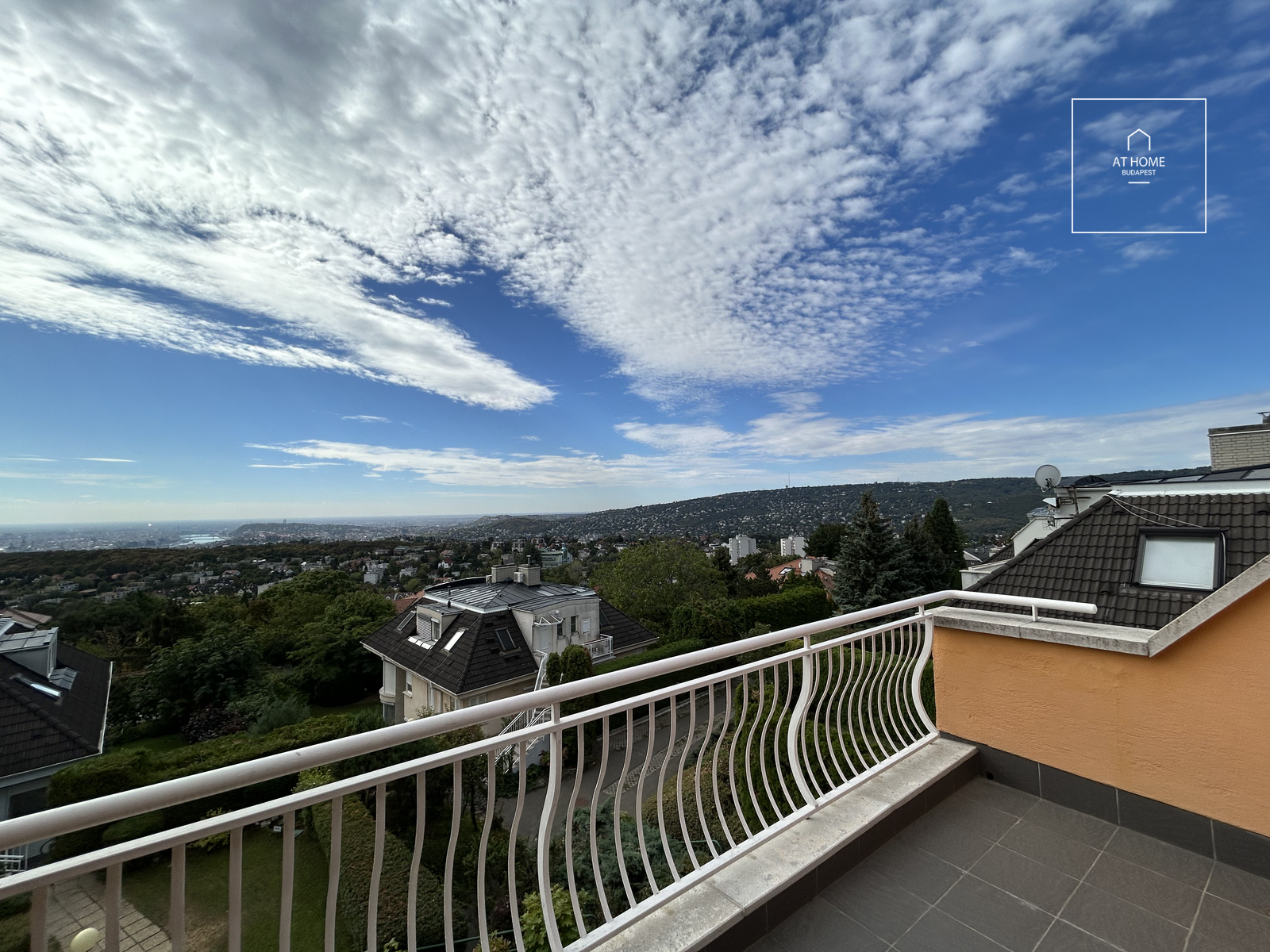 SPACIOUS 3-BEDROOM APARTMENT WITH A 45 SQM TERRACE IN PÁLVÖLGY