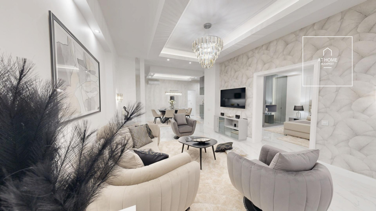 Renovated 100 sqm Luxury Apartment with 2 Balconies in District V, Downtown, Budapest