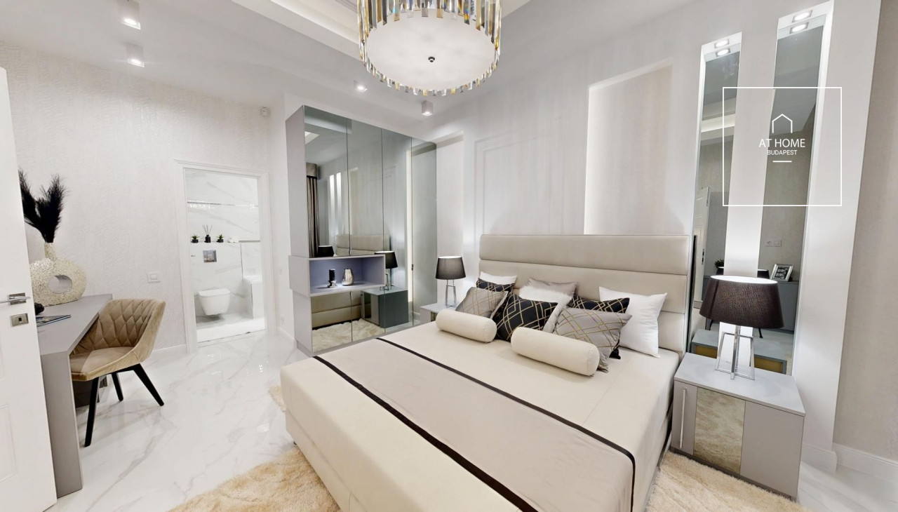 Renovated 100 sqm Luxury Apartment with 2 Balconies in District V, Downtown, Budapest