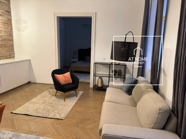 Fully-renovated 2-Bedroom Apartment for Rent in District VI
