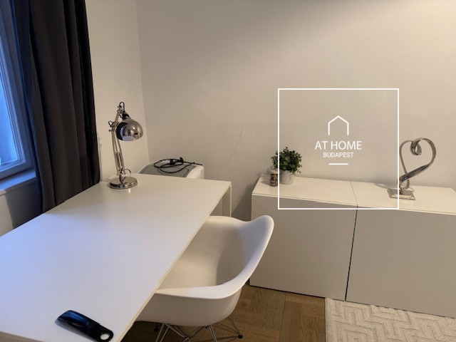 Fully-renovated 2-Bedroom Apartment for Rent in District VI