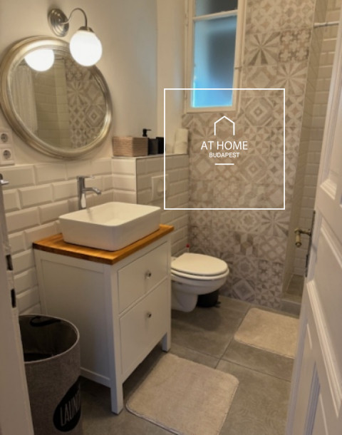Fully-renovated 2-Bedroom Apartment for Rent in District VI