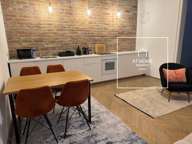 Fully-renovated 2-Bedroom Apartment for Rent in District VI