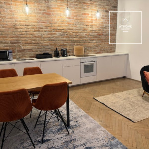 Fully-renovated 2-Bedroom Apartment for Rent in District VI