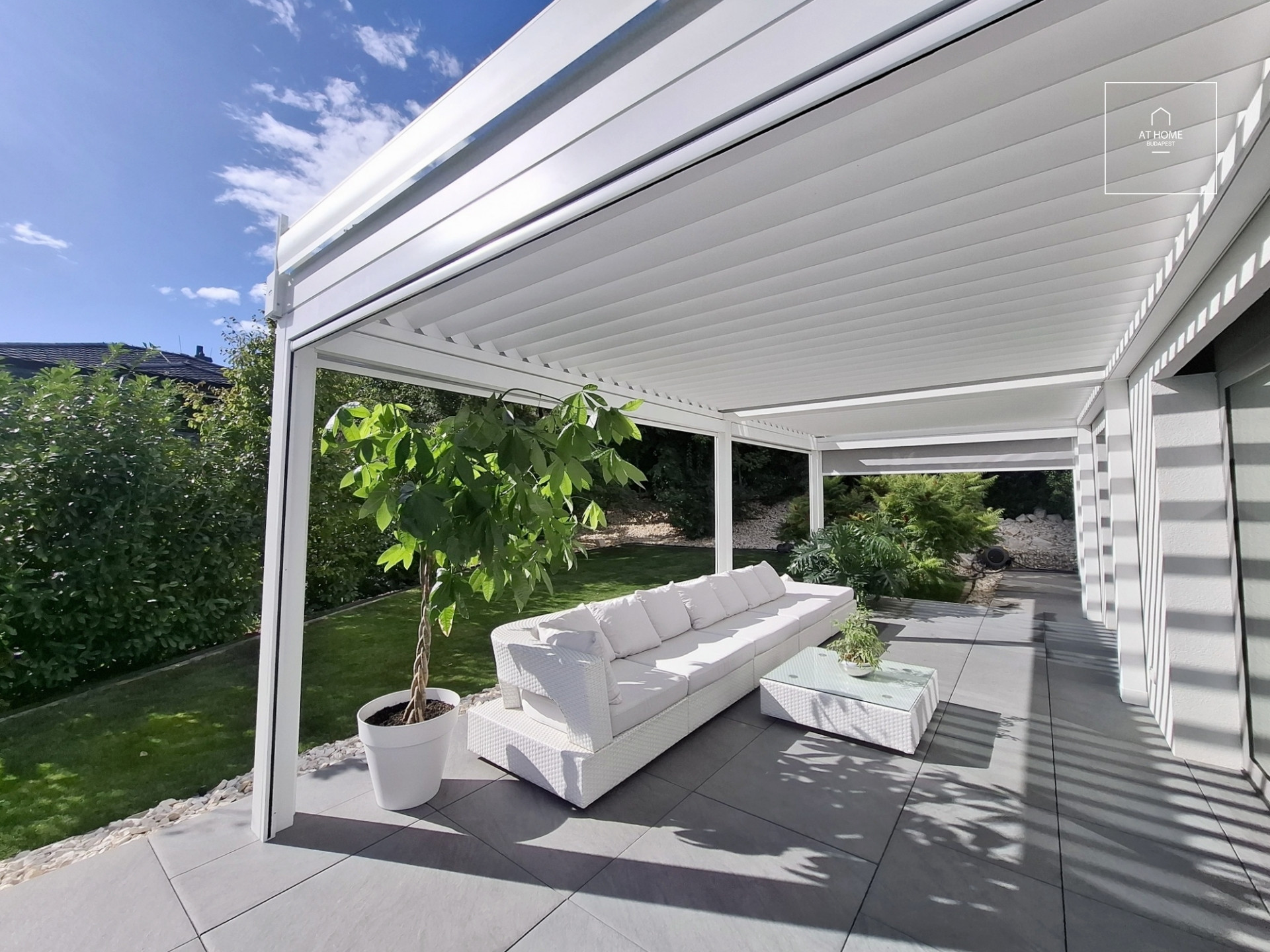 NEW-BUILD, ENERGY-EFFICIENT FAMILY HOME WITH A FOUR-CAR GARAGE, BORDERING NATURE