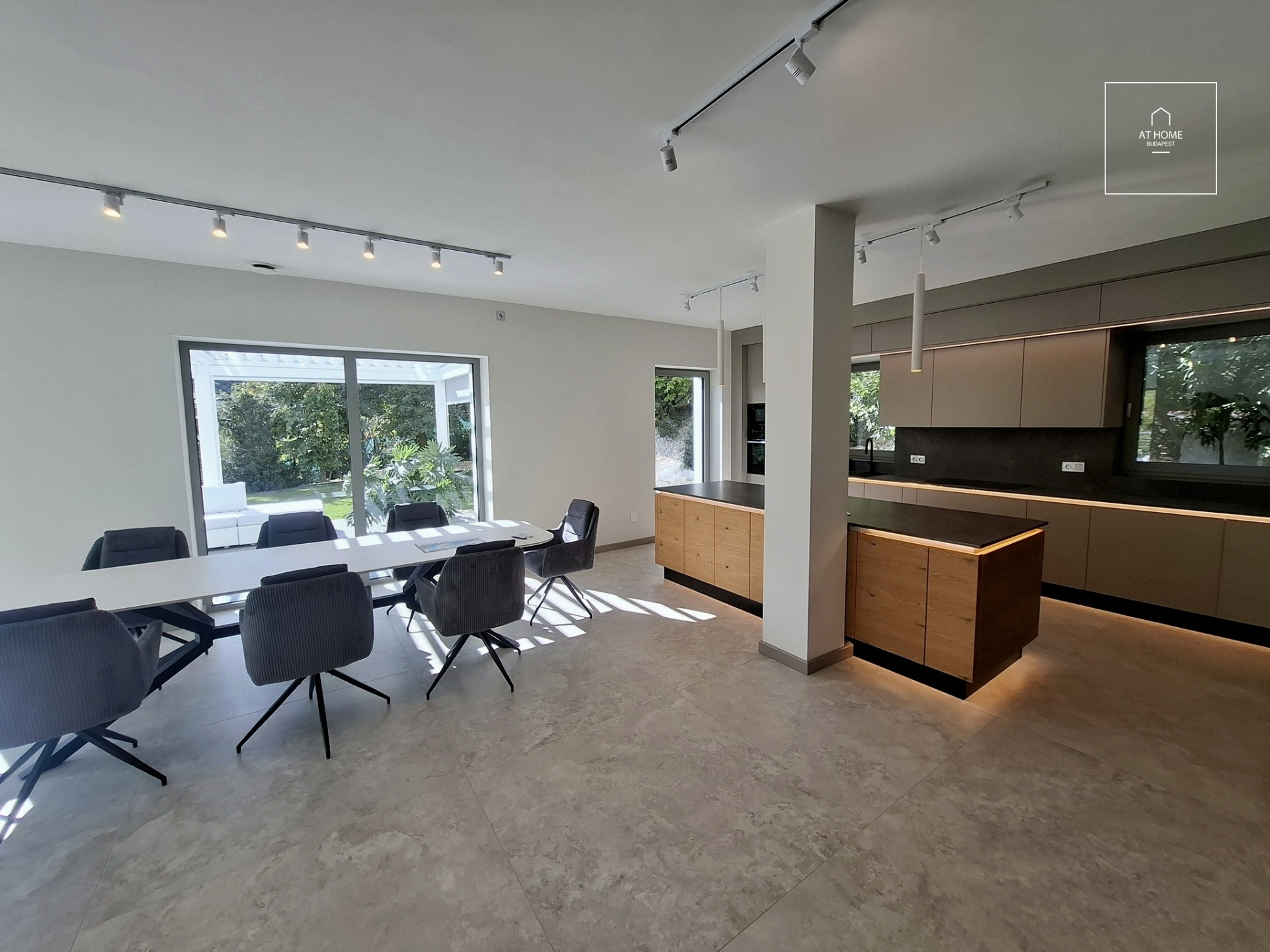 NEW-BUILD, ENERGY-EFFICIENT FAMILY HOME WITH A FOUR-CAR GARAGE, BORDERING NATURE