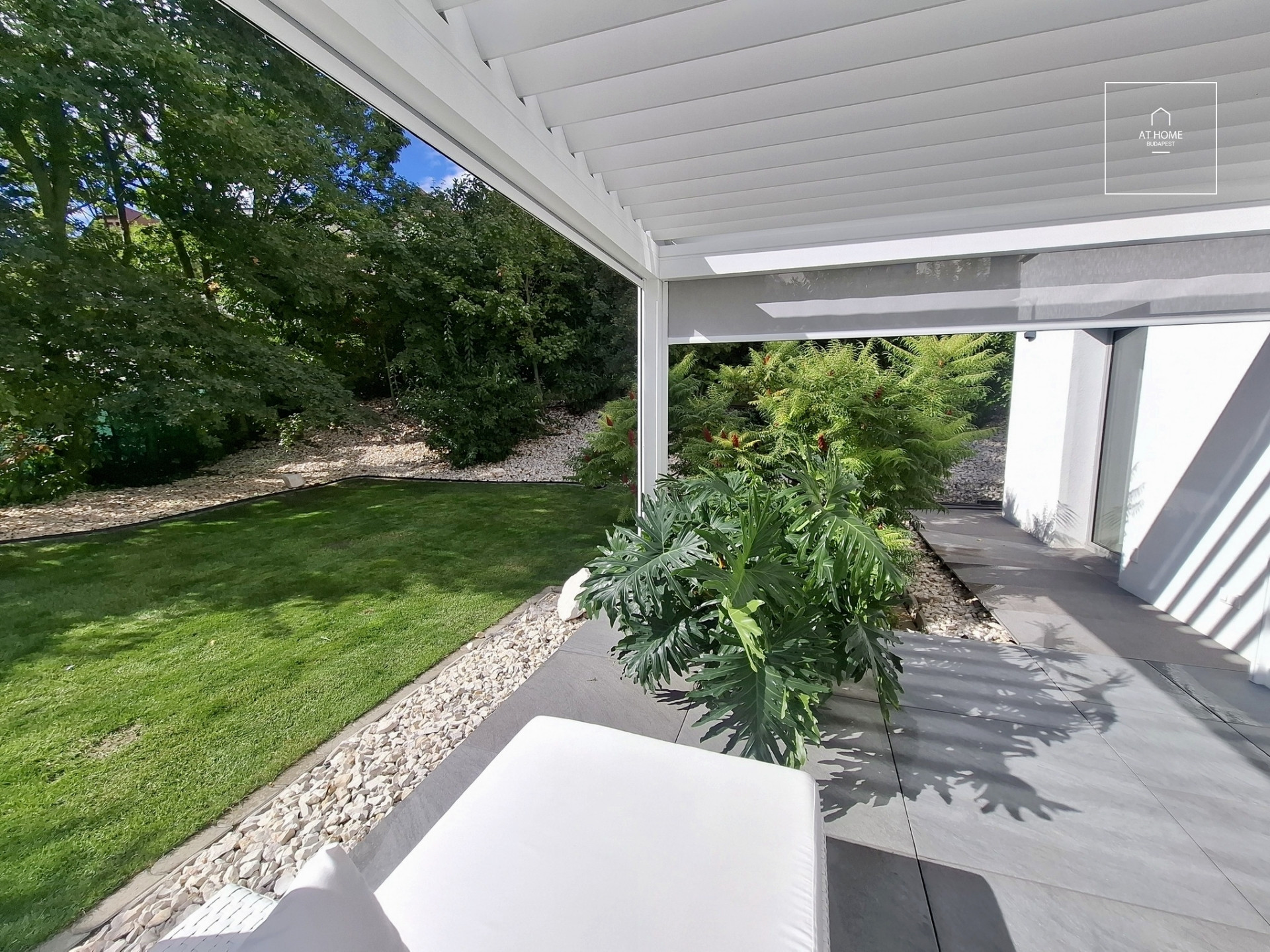 NEW-BUILD, ENERGY-EFFICIENT FAMILY HOME WITH A FOUR-CAR GARAGE, BORDERING NATURE