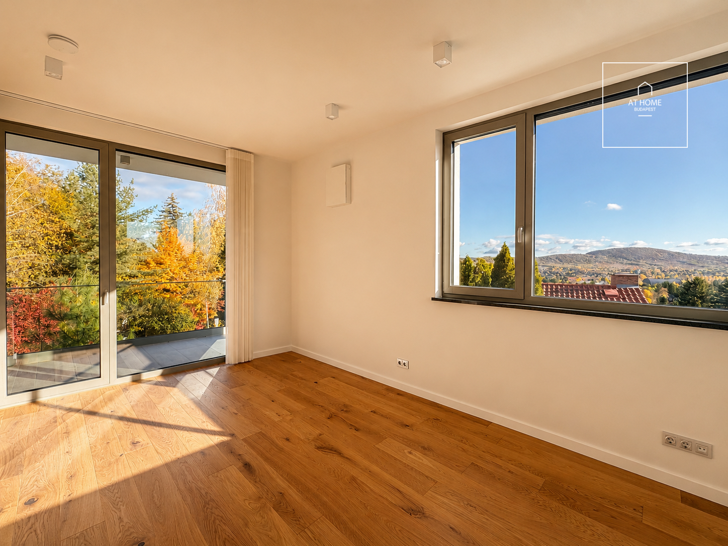 NEW-BUILD, ENERGY-EFFICIENT FAMILY HOME WITH A FOUR-CAR GARAGE, BORDERING NATURE