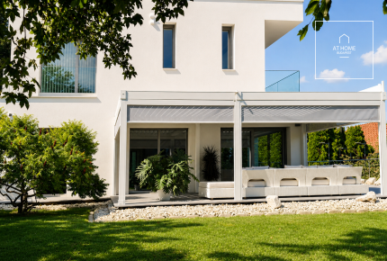 NEW-BUILD, ENERGY-EFFICIENT FAMILY HOME WITH A FOUR-CAR GARAGE, BORDERING NATURE
