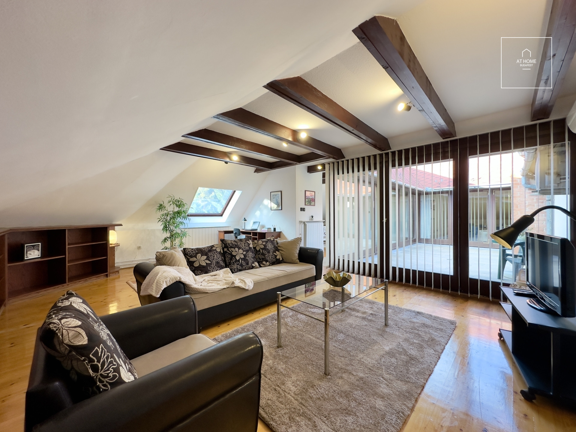 Attic apartment with a garage space in District II, Szemlőhegy
