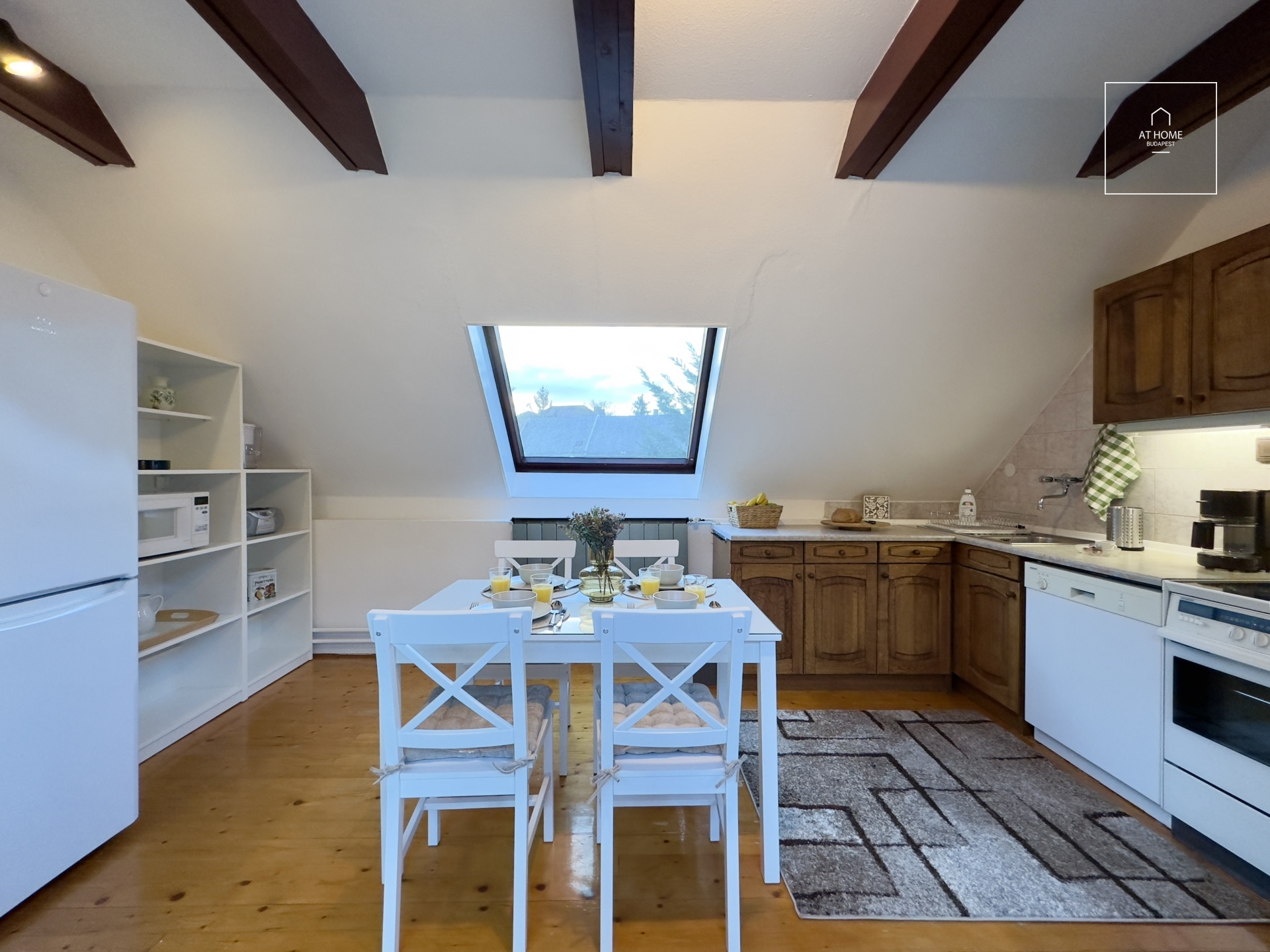 Attic apartment with a garage space in District II, Szemlőhegy