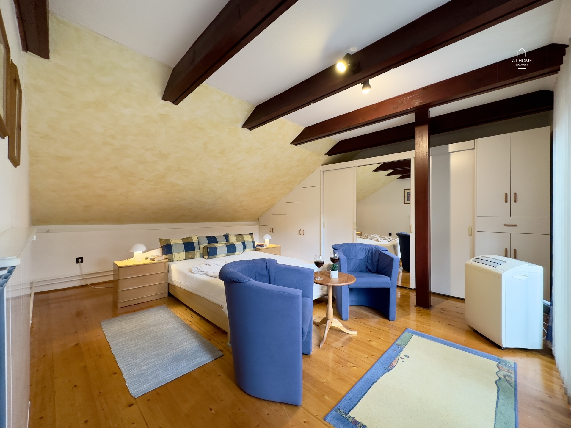 Attic apartment with a garage space in District II, Szemlőhegy